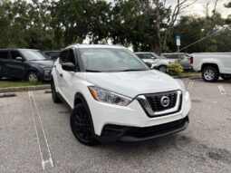 2019 Nissan Kicks S full