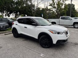 2019 Nissan Kicks S full