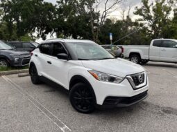2019 Nissan Kicks S full