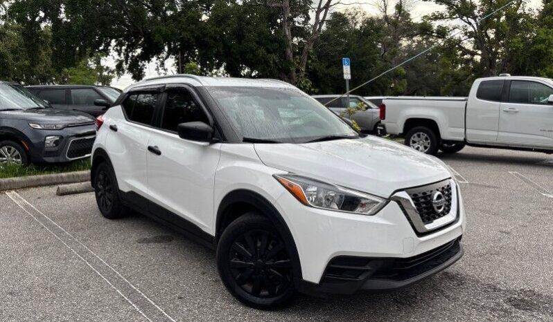 2019 Nissan Kicks S full