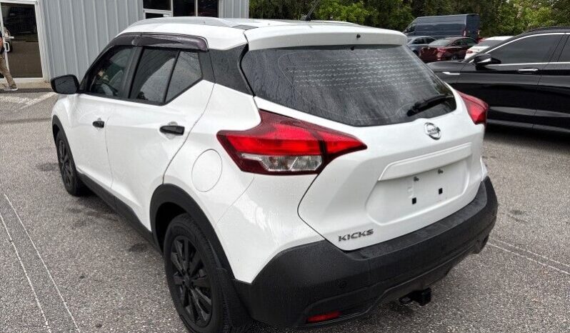2019 Nissan Kicks S full