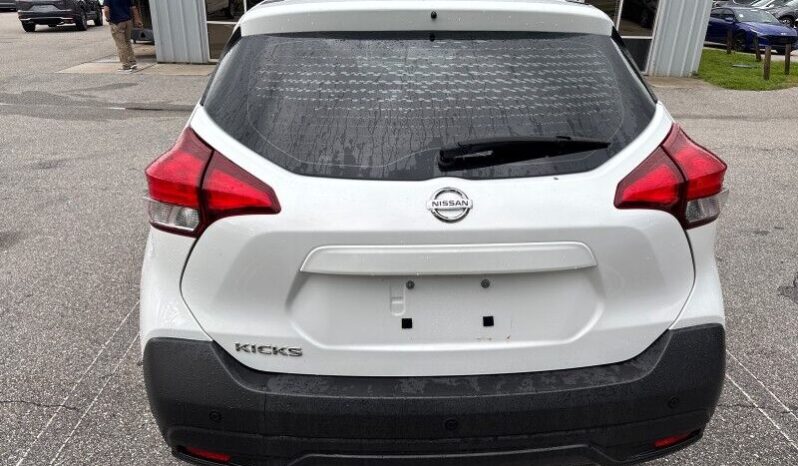 2019 Nissan Kicks S full