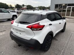 2019 Nissan Kicks S full