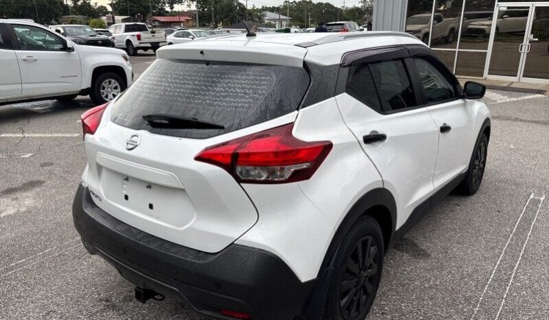 2019 Nissan Kicks S full