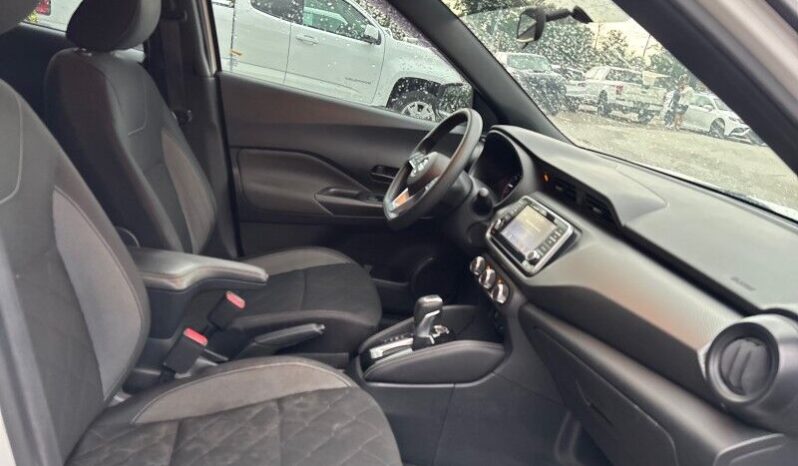 2019 Nissan Kicks S full