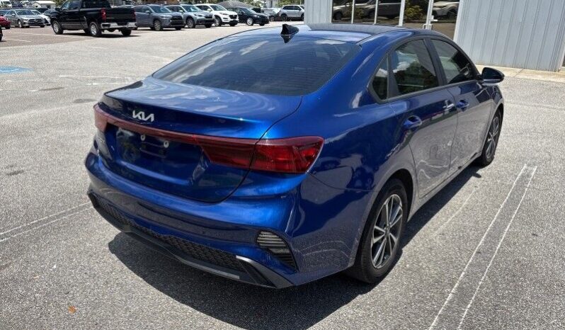 2022 Kia Forte LXS full