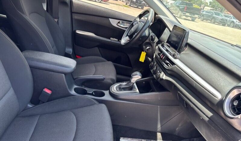 2022 Kia Forte LXS full