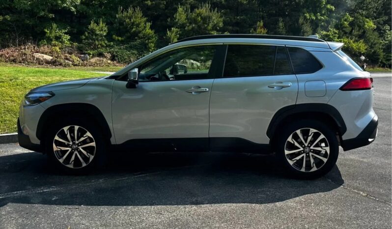 2022 Toyota Corolla Cross XLE full