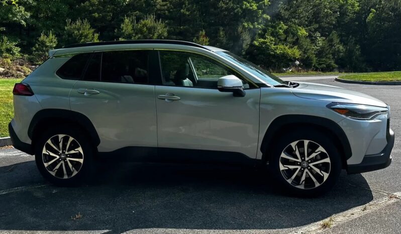 2022 Toyota Corolla Cross XLE full