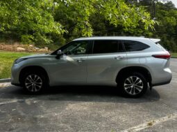 2023 Toyota Highlander XLE full