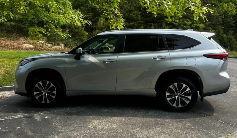 2023 Toyota Highlander XLE full