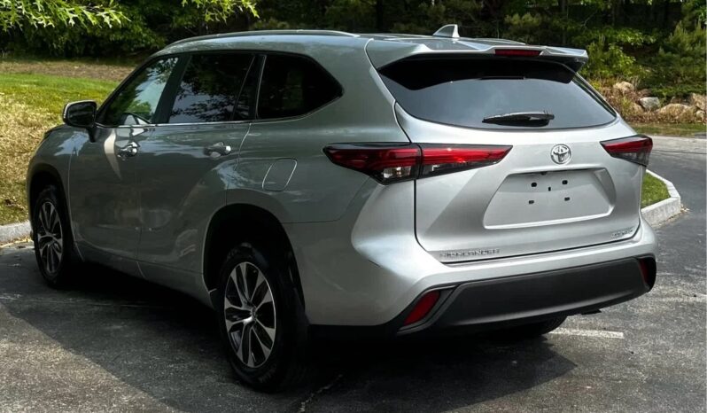 2023 Toyota Highlander XLE full