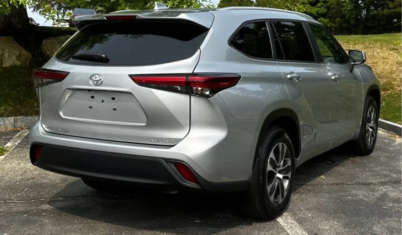 2023 Toyota Highlander XLE full