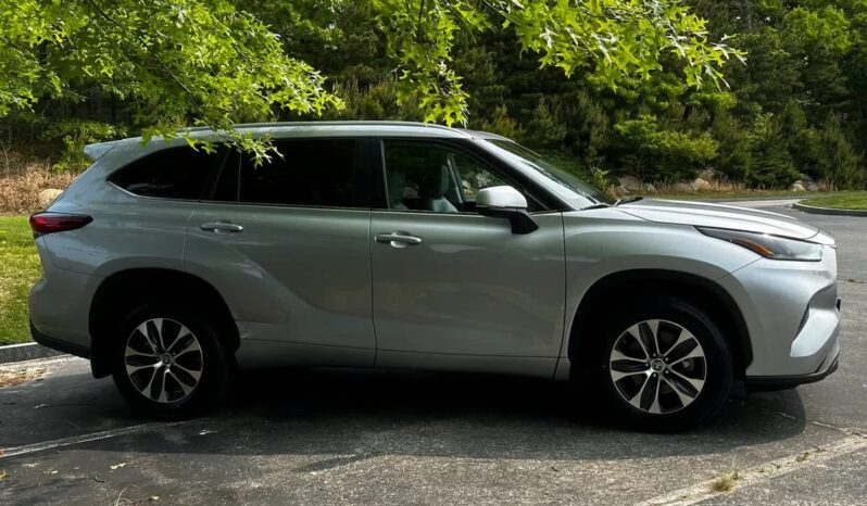 2023 Toyota Highlander XLE full