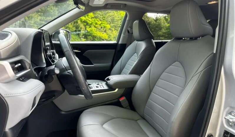 2023 Toyota Highlander XLE full