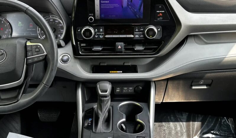 2023 Toyota Highlander XLE full