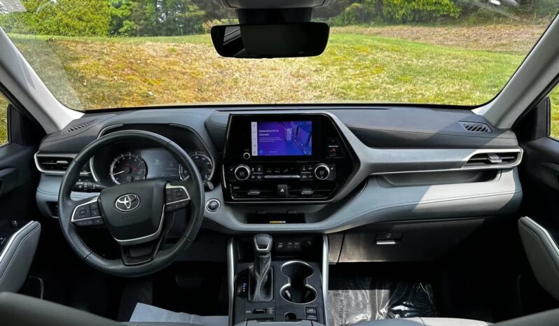 2023 Toyota Highlander XLE full