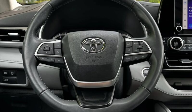 2023 Toyota Highlander XLE full