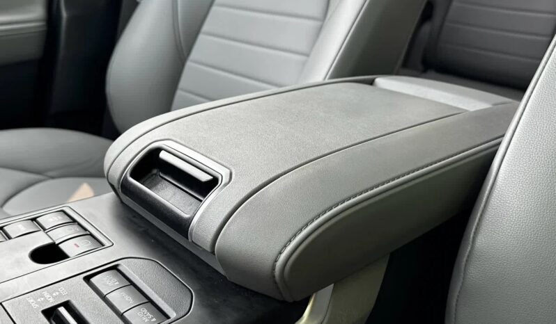 2023 Toyota Highlander XLE full