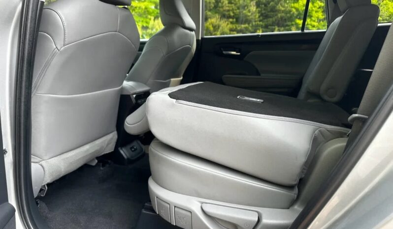 2023 Toyota Highlander XLE full