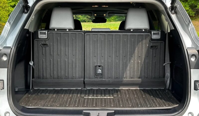 2023 Toyota Highlander XLE full