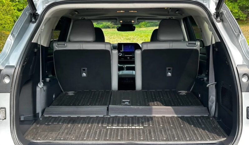 2023 Toyota Highlander XLE full