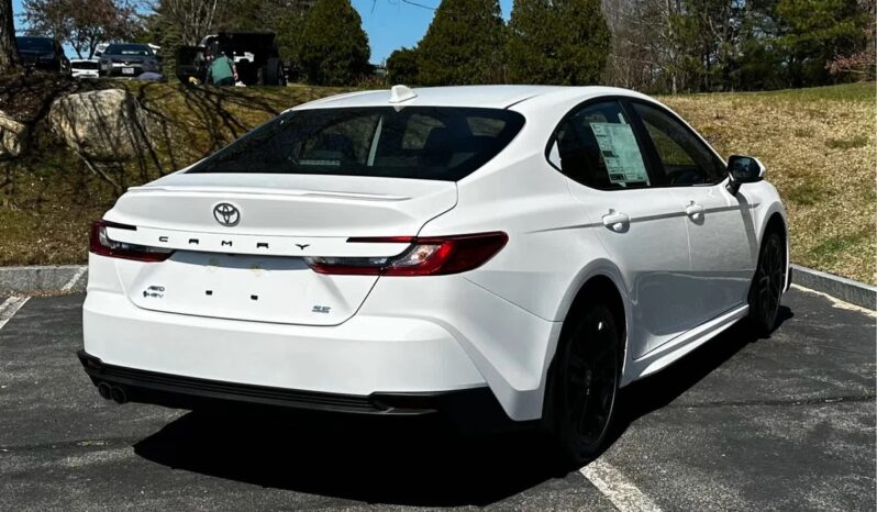 New 2025 Toyota Camry SE AWD Hybrid full