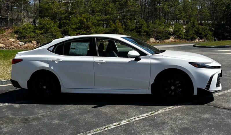 New 2025 Toyota Camry SE AWD Hybrid full