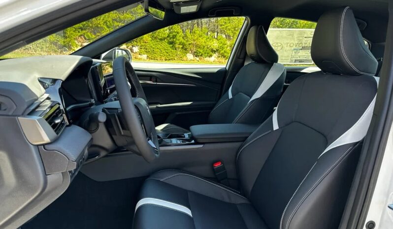 New 2025 Toyota Camry SE AWD Hybrid full