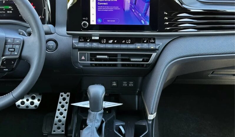 New 2025 Toyota Camry SE AWD Hybrid full
