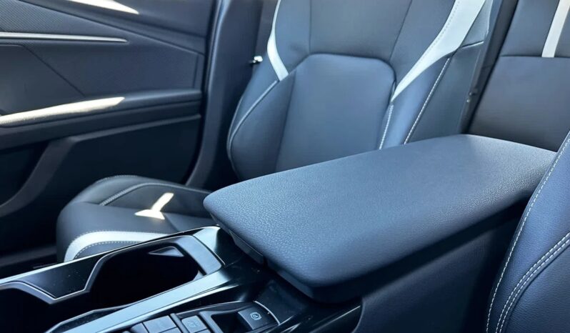 New 2025 Toyota Camry SE AWD Hybrid full