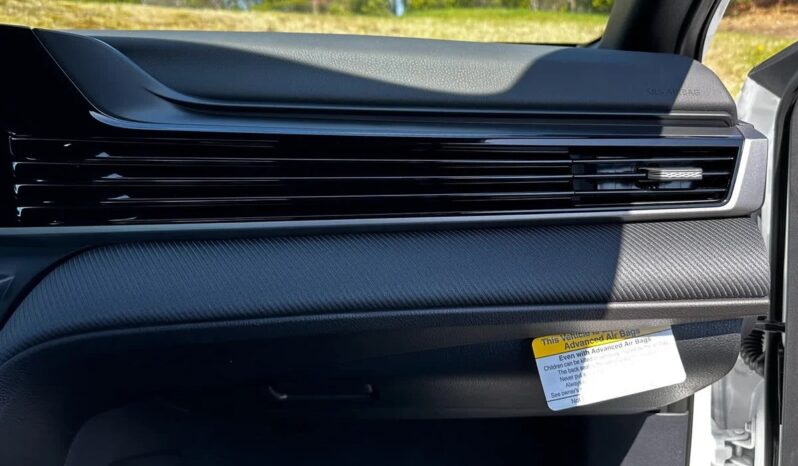 New 2025 Toyota Camry SE AWD Hybrid full