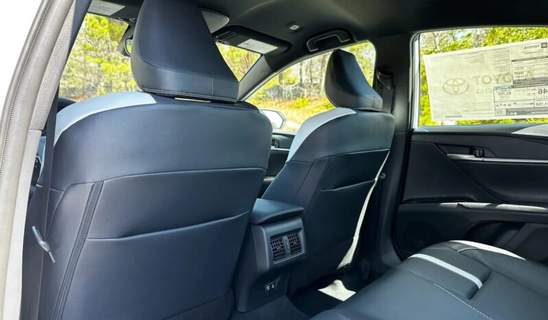 New 2025 Toyota Camry SE AWD Hybrid full
