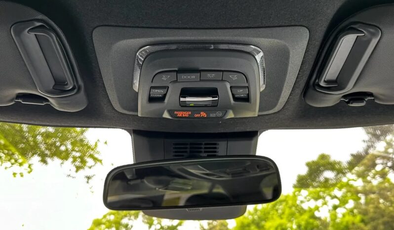 New 2025 Toyota Corolla SE FWD full