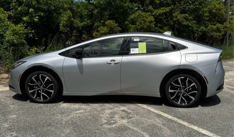 2025 Toyota Prius Plug-In XSE Hybrid full
