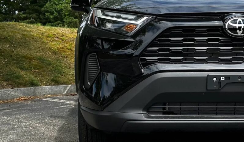 New 2025 Toyota RAV4 XLE AWD full