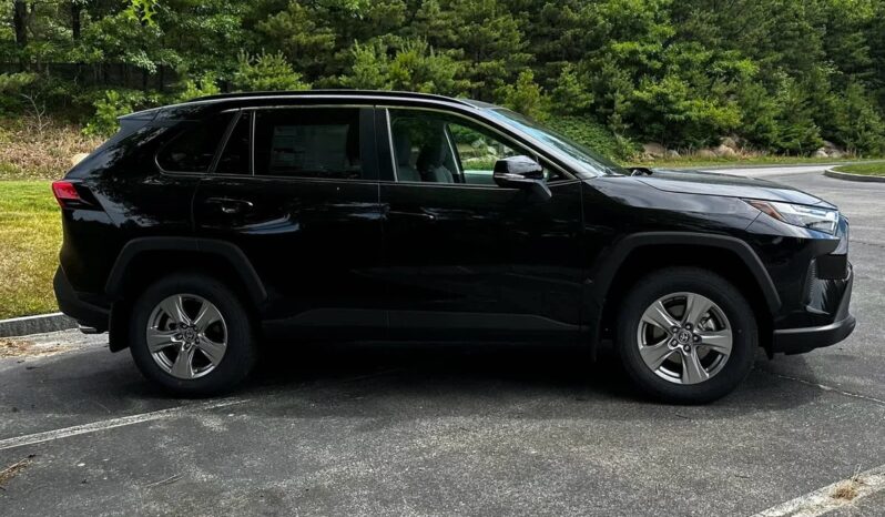 New 2025 Toyota RAV4 XLE AWD full