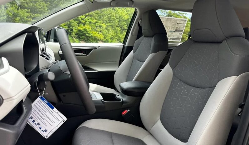 New 2025 Toyota RAV4 XLE AWD full