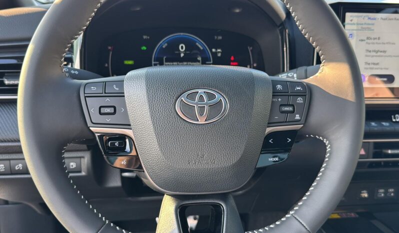 New 2025 Toyota Camry SE 2.5L White full