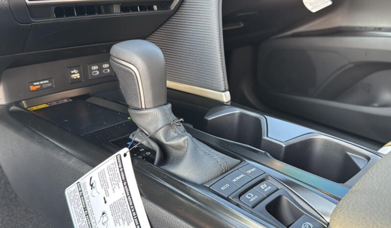 New 2025 Toyota Camry SE 2.5L White full
