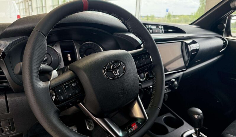 New 2025 Toyota Hilux GR Sport 2.8L 4X4 full