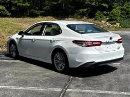 2019 Toyota Camry Hybrid XLE full