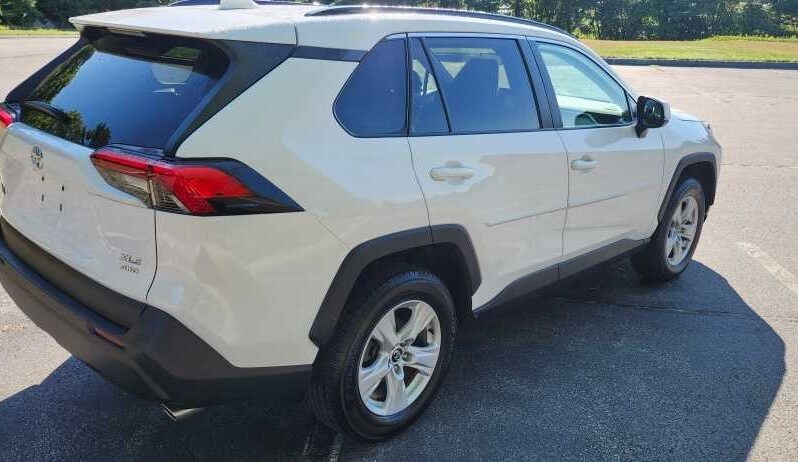2021 Toyota RAV4 XLE full