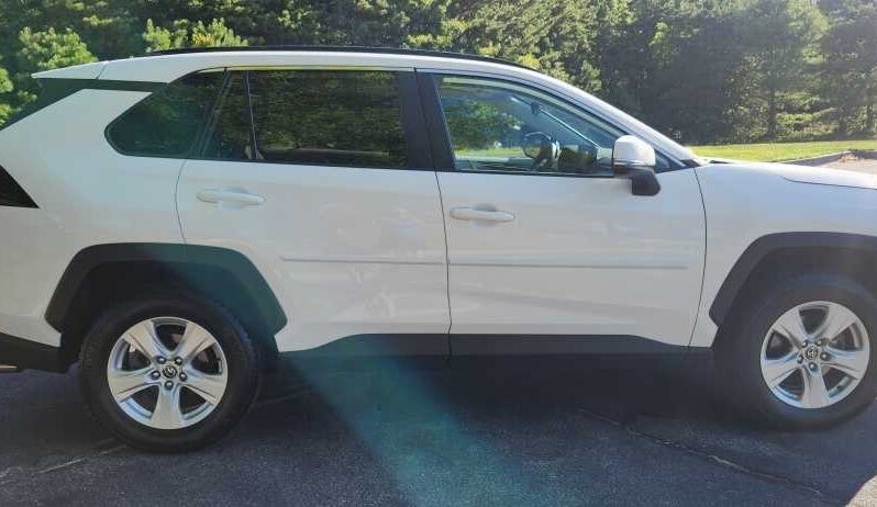 2021 Toyota RAV4 XLE full