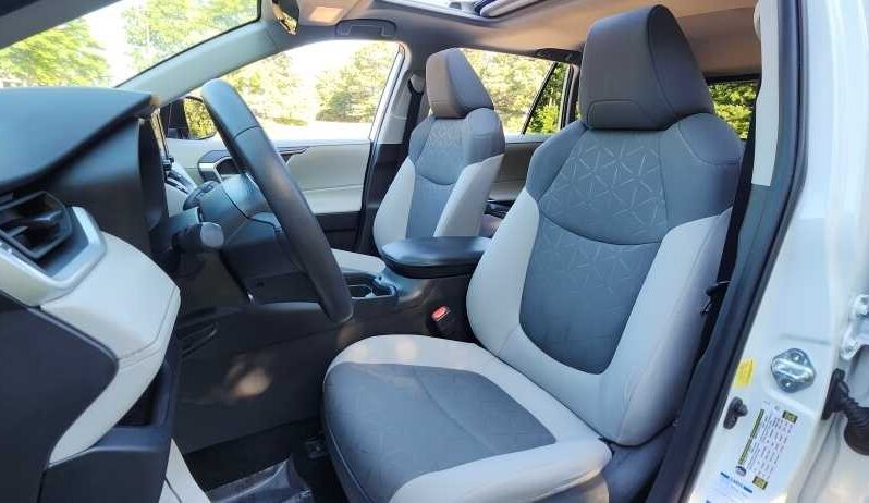 2021 Toyota RAV4 XLE full