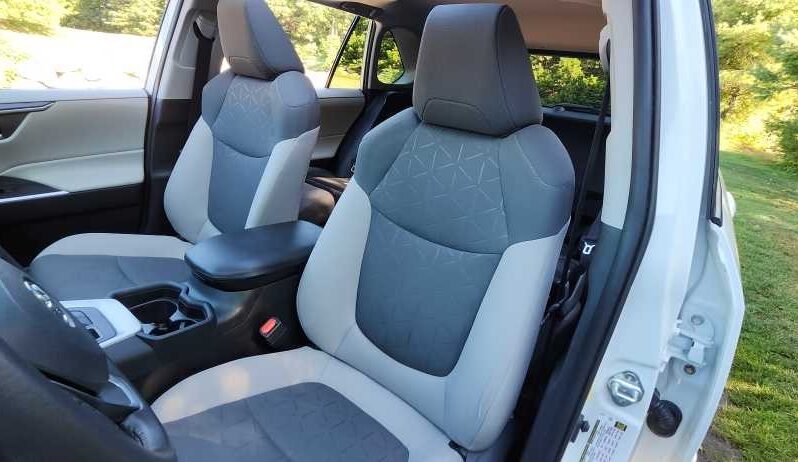 2021 Toyota RAV4 XLE full