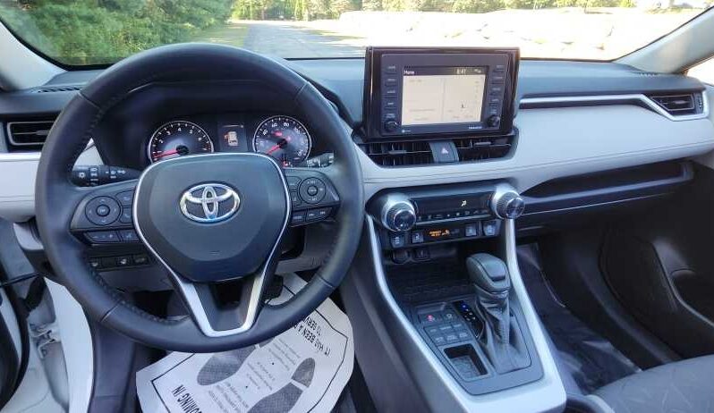 2021 Toyota RAV4 XLE full