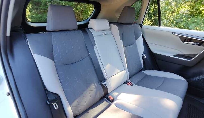 2021 Toyota RAV4 XLE full