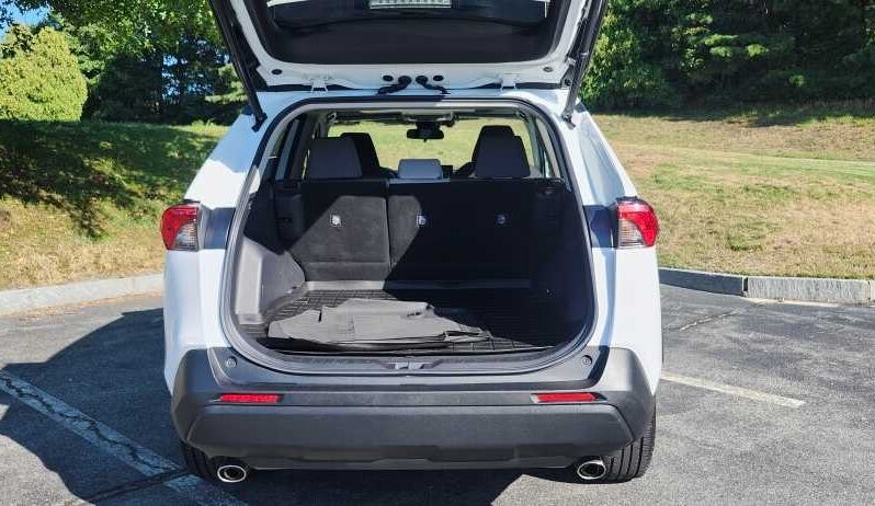 2021 Toyota RAV4 XLE full