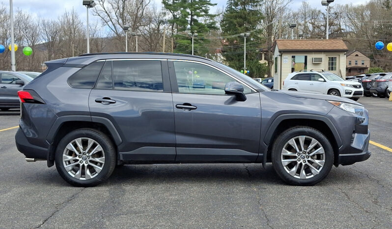 2021 Toyota RAV4 XLE Premium AWD full